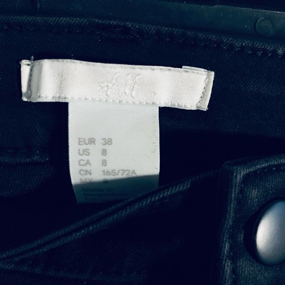 Black Stars Pattern High-Waist Jeans 👖 🖤 H&M Denim - Picture 4 of 4